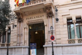 El Parlament debat aquest dimarts 6 lleis, entre elles la Llei de Residus i la del Col·legi Professional de Docents