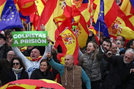 Fracassa la manifestació de PP, Vox, Ciudadanos i Falange a contra Catalunya