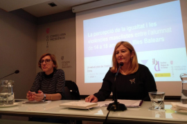 Molts de joves no reconeixen les violències masclistes, com la cessió de contrasenyes