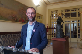 MÉS i Podem titllen «d'estafa democràtica» l'elecció de Toni Fuster com a senador