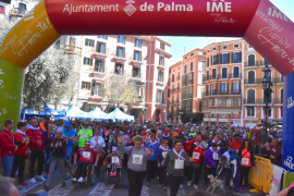 Imatge de la sortida de Cort de la 'Marxa per la Igualtat'.