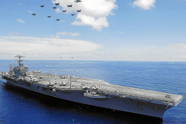 Rebuig davant la presència del portaavions militar Abraham Lincoln a Palma