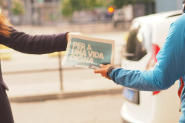 Endavant reparteix 30.000 diaris a una quinzena de localitats dels Països Catalans amb mesures per a una vida digna