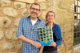 La plataforma Vall Verda entrega a los partidos las 17 propuestas que ha recogido de los vecinos.