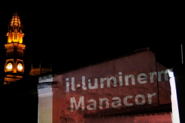 [VÍDEO-ACCIÓ] MÉS-Esquerra «il·lumina» els carrers de Manacor