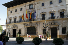 A Palma, amb el 20,56 escrutat, el PSIB obté 10 regidors, el PP 5, VOX 4