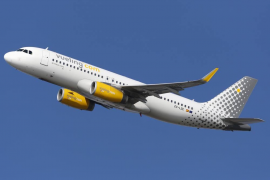 Una hostessa de Vueling li diu a una passatgera: «Catalana filla de puta»
