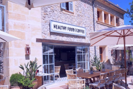 Demana un «cafè amb gel» al bar 'Lily's' de Puigpunyent i la tracten de maleducada per parlar en català