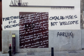 Els feixistes tornen a atacar Can Alcover