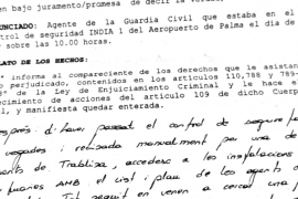 Un Guàrdia Civil li diu una treballadora de l'aeroport: «O me hablas en español o no pasas»