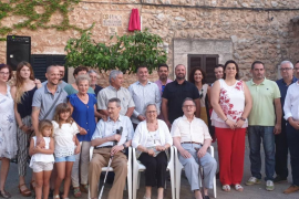 Biniali ret homenatge a la seva il·lustre veïnada Aina Moll