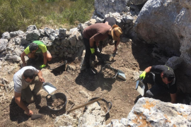 Un equip d'arqueòlegs excava per primera vegada una trinxera de la Guerra Civil a Mallorca