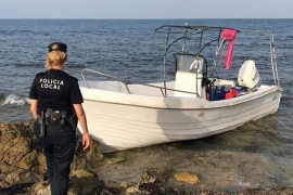 Tres migrants són interceptats a s'Estanyol després d'arribar en barca