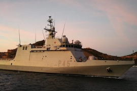 Un vaixell de l'Armada espanyola durà els migrants de l'Open Arms a Palma el proper diumenge