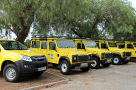 Sospiten que hi ha un incendiari que hauria atacat dos cotxes d'agents de Medi Ambient i provocat diversos incendis