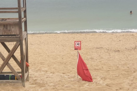 Continuen tancades les platges de Palma afectades per vessaments d'aigües residuals