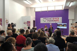 Imatge de la reunió mantinguda a la seu d'Unides Podemos a les Balears.
