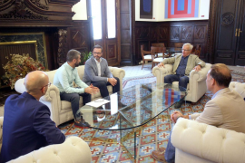 VALENCIA 2019-09-24
 L'alcalde de València, Joan Ribó, acompanyat del regidor de Cultura Festiva, Pere Fuset, rep l'alcalde de Palma de Mallorca, José Hila.