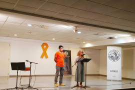 Més de 200 persones assisteixen a l'acte a favor dels drets lingüístics i en suport a Paula Rotger