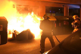 Emaya demana cinc anys de presó per a l'acusada de cremar sis contenidors de matinada