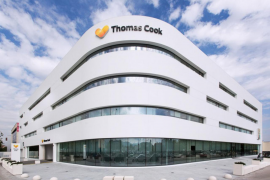 Més per Menorca també s'oposa a retornar l'impost turístic a les empreses afectades per la fallida de Thomas Cook.