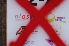 Ataquen amb pintura la seu de Ben Amics, Illes Sense Odi, Mercat Social i altres entitats