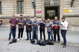 Fotoperiodistes de Mallorca mostren el seu suport als companys agredits a Catalunya