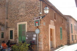 Els veïns de Biniaraix denuncien que fa tres anys que no tenen llum al casal