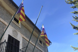 Retiren la bandera espanyola de l'Ajuntament d'Escorca