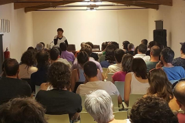 Imatge de la ponència d’Anna Gabriel, diputada catalana de la CUP.