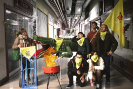 El lema del mocador d'enguany és 'Ciutat per a qui la torra'.