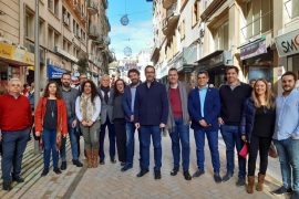 Imatge de les autoritats durant la inauguració del nou carrer Velázquez.