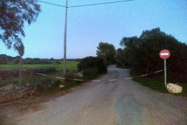 Imatge del tancament del camí de s'Algar.