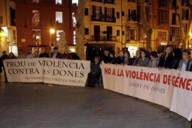 La dona va ser assassinada el matí del diumenge; la parella es troba a la presó provisional imputada per assassinat.