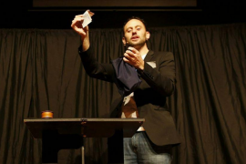 Truc de màgia que funciona, o per ventura mandat per mantenir la mentida?