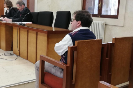 Joan Font diu que va perdre «els nervis» quan va atacar la paradeta de l'ASM