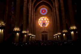Centenars de persones han participat en l'acte.