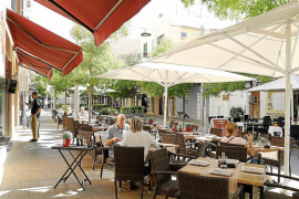 Els bars hauran de llevar els tendals de les terrasses el pròxim mes de març