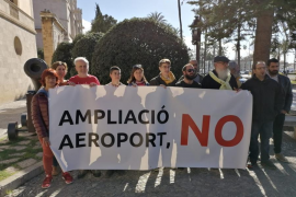 Denuncien que l’exposició pública d’Aena és «una farsa»: ja han començat a adjudicar-se les obres d’ampliació de l’aeroport
