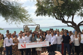 Armengol amb la resta de batles i regidors socialistes.