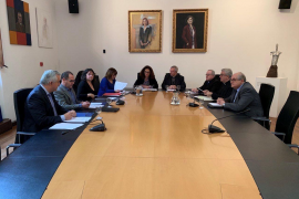 Imatge de la reunió mantinguda aquest dissabte entre el Consell de Mallorca i el Bisbat.