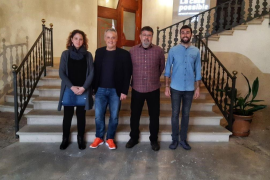 Els responsables del Consell amb els organitzadors de la jornada.