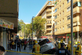 Un cotxe atropella dos vianants aquest dimecres al carrer Indústria