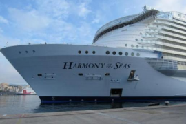 El GOB denuncia l'impacte social i ambiental dels 'megacreuers'