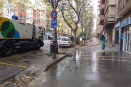 EMAYA comença a netejar Palma amb materials desinfectants