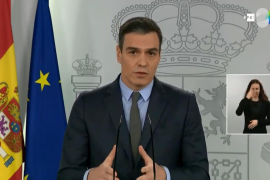 Sánchez anuncia que els treballadors no essencials s'hauran de quedar a casa durant 15 dies.
