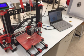 La comunitat universitària es coordina per a posar les impressores en 3D al servei dels hospitals de les Balears