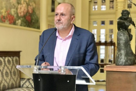 Ensenyat lamenta la «manca d'acord» per rebaixar el sou dels diputats