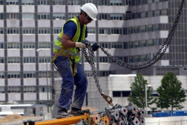 El sector de la construcció i de la indústria afronta amb incertesa el retorn a l'activitat