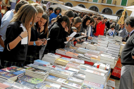 El Govern presenta una campanya per a compartir paraules en català el dia de Sant Jordi